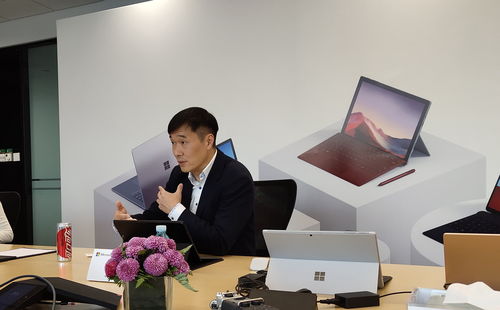 對話微軟鄒作基 云與AI雙輪驅動硬件創新，商用Surface構建獨立銷售體系